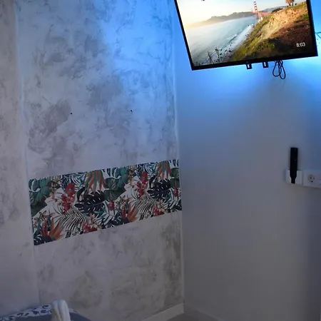 Park Con Piscina, Bar, Wifi, Parking Apartman