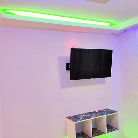 아파트 Park, Swimming-pool, Bar, Wifi, Parking